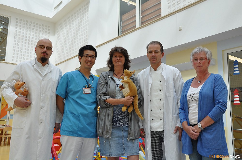 Erlös Benefiz-Spargel-Schäl-Aktion an Fördervereine übergeben