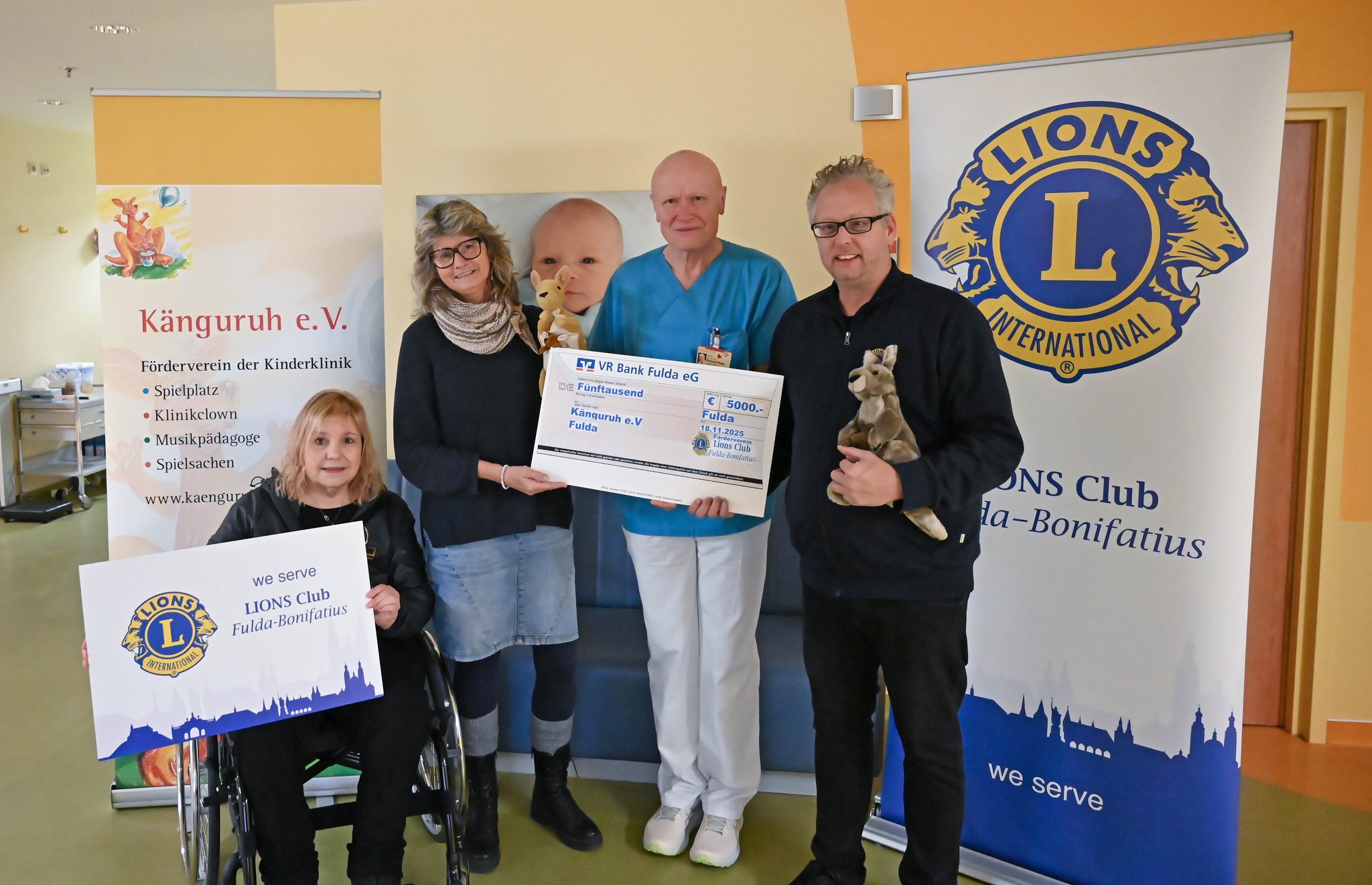 Bild einer Spendenübergabe