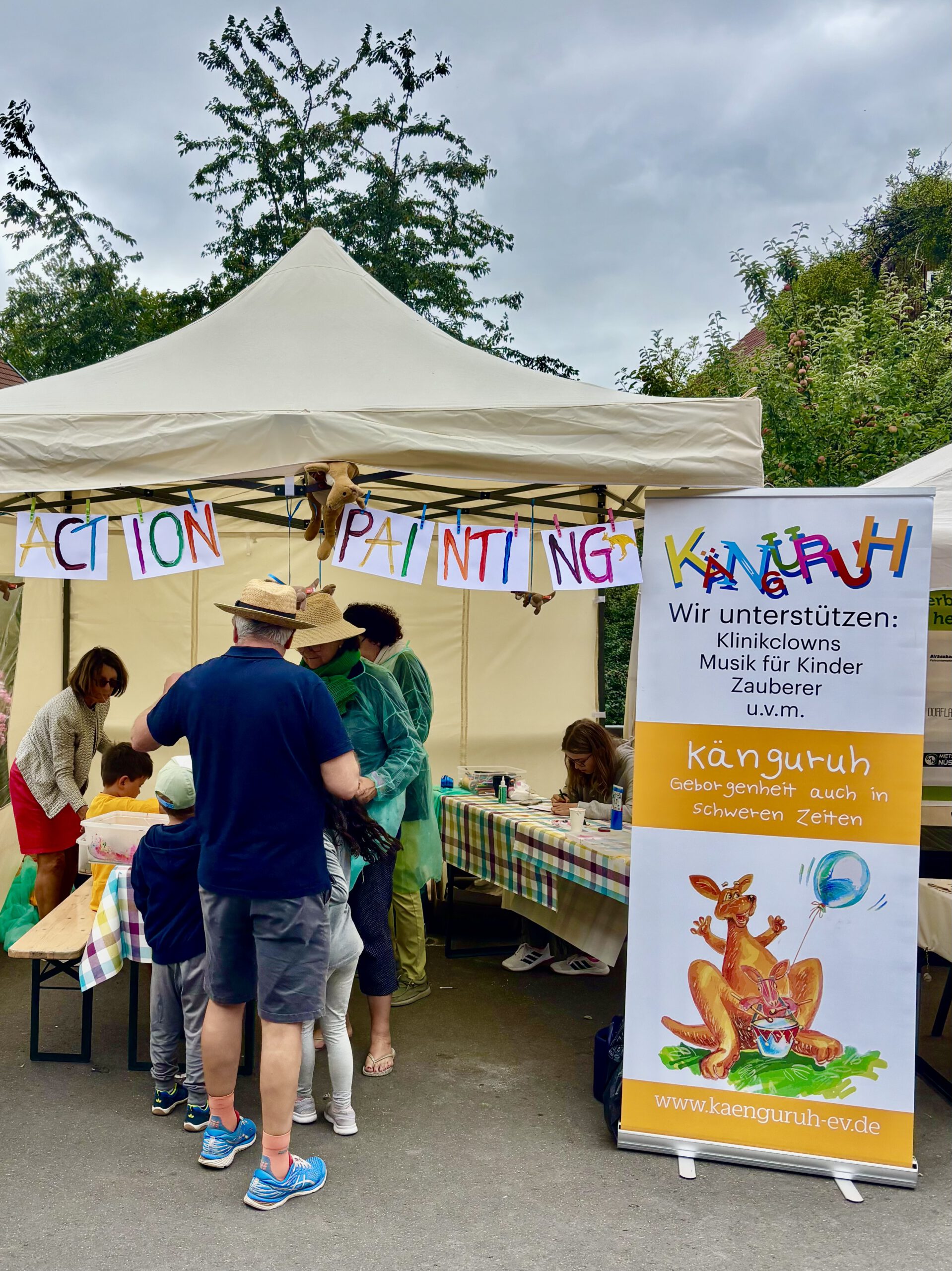 Action Painting Stand auf der Kleinsassener Kunstwoche